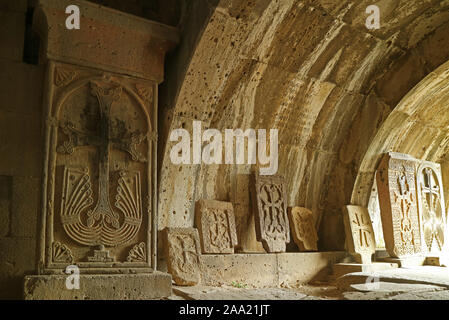 Groupe d'Cross-Stones arménienne médiévale ou khatchkars à l'intérieur du Monastère Haghpat, Lori Province, l'Arménie Banque D'Images