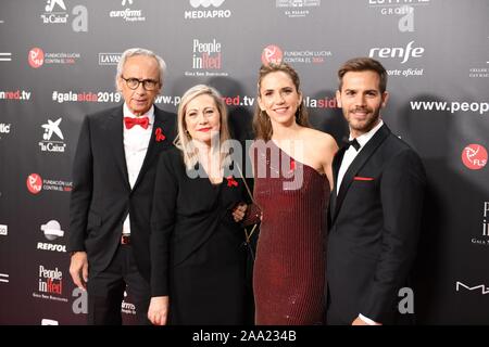 Barcelone, Espagne. 18 Nov, 2019. Bonaventura Clotet et épouse Anna Fresquet avec fils et Marc Aina Clotet à une séance de " Lluita contra el Sida Foundation : Les gens en rouge " 2019 Gala à Barcelone le lundi 18 novembre 2019. Credit : CORDON PRESS/Alamy Live News Banque D'Images