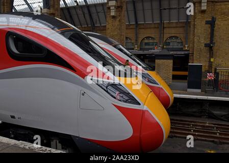 La nouvelle LNER Azuma trains construits par Hitachi et lancé en 2019 vu à la gare de Kings Cross Londres Banque D'Images