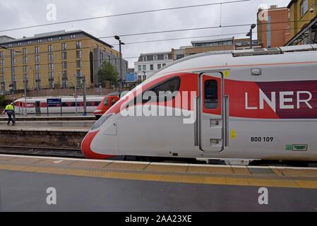 La nouvelle LNER Azuma trains construits par Hitachi et lancé en 2019 vu à la gare de Kings Cross Londres Banque D'Images