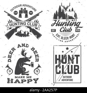 Ensemble de badge club de chasse. Vecteur. Concept pour chemise ou l'étiquette, impression, stamp. Typographie vintage design avec fusil de chasse, jumelles, des montagnes et de la forêt d'ossature. Emblème de hunt club aventure de plein air Illustration de Vecteur