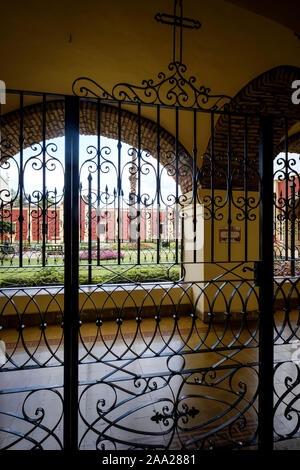 Cloître du couvent de San Francisco à l'intérieur de la Basilique de San Francisco à Salta, Argentine Banque D'Images