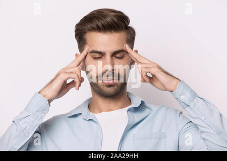 Portrait avec maintenir calme beau barbu. Banque D'Images