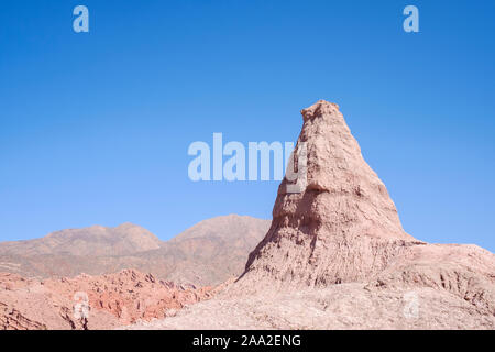 Formation géologique appelée El Obelisco (l'Obélisque) à la Quebrada de las Conchas, Cafayate, Argentine Banque D'Images