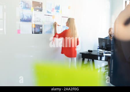 Les professionnels au travail Banque D'Images