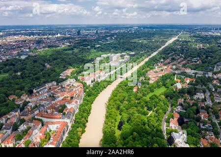 Vue aérienne de Paris, avec l'Isar à grande eau, derrière Max-Planck-Institut pour la physique, Munich, Haute-Bavière, Bavière, Allemagne Banque D'Images