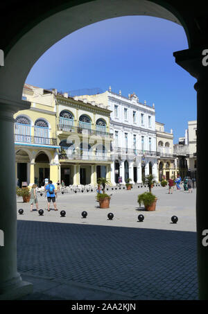 La HAVANE, CUBA - 12 décembre 2016 : façades de bâtiment classique au centre-ville de La Havane, Cuba Banque D'Images