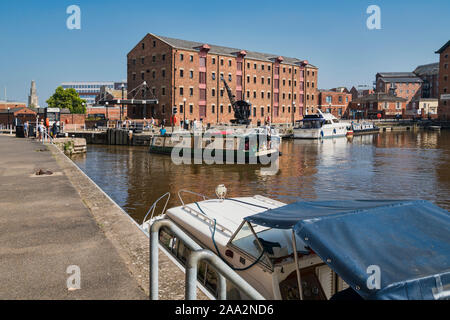 Gloucester Docks, Victoria Dock, restauré, du front de mer, bateaux, Gloucestershire, England, UK Banque D'Images