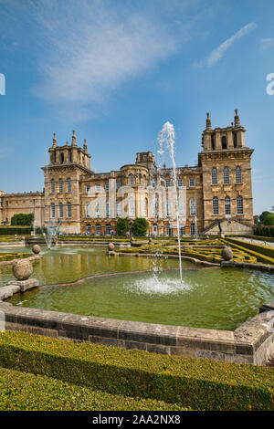 Le Palais de Blenheim, terrasses, jardin, Brithplace de Sir Winston Churchill, Woodstock, Oxfordshire, England, UK Banque D'Images