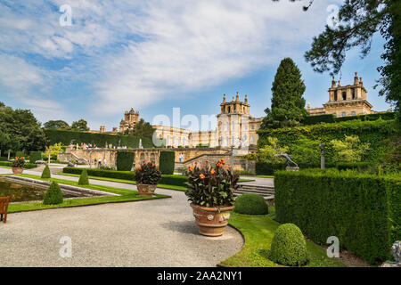 Le Palais de Blenheim, terrasses, jardin, Brithplace de Sir Winston Churchill, Woodstock, Oxfordshire, England, UK Banque D'Images