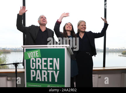 (De gauche à droite) Le Parti Vert Co-Leader Jonathan Bartley, leader adjoint Amelia Womack et Co-Leader Sian Berry à l'Observatoire, London Wetlands Centre, pour le lancement du Parti Vert manifeste pour les élections générales de 2019. PA Photo. Photo date : mardi novembre 19,2019. Voir l'histoire des élections. LA POLITIQUE PA Crédit photo doit se lire : Isabel Infantes/PA Wire Banque D'Images