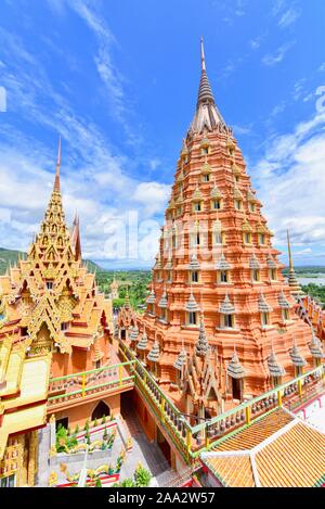 Wat Tham Suea, célèbre monument religieux à Kanchanaburi, Thaïlande Banque D'Images