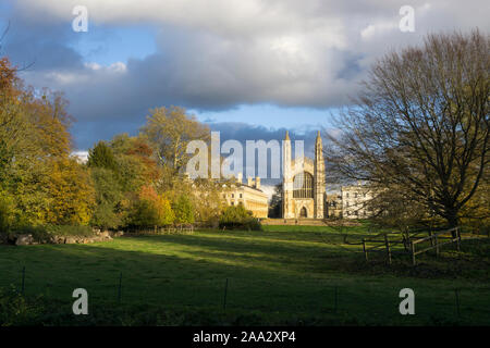 Kings College Chapel et Clare College en fin d'après-midi, soleil d'automne 2019 Banque D'Images