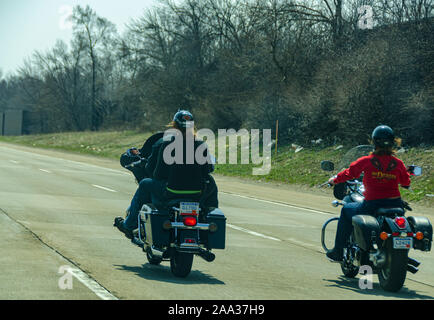 Les motards bénéficiant d'un tour dans Michigan une autoroute. Banque D'Images