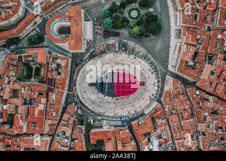 Drone aérien Frais généraux coup de amphithéâtre romain de Vérone pendant le lever du soleil Banque D'Images