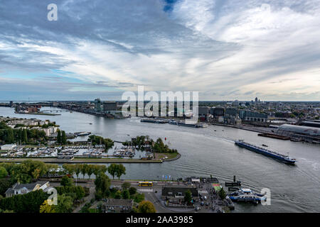 City scape Amsterdam Centraal Station, photo aérienne, gefotografeerd à partir de Adam toren. 10 augustus 2016 Banque D'Images