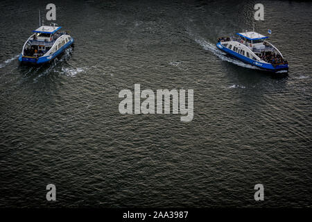 La traversée en ferry de la rivière IJ, Amsterdam, Holland Stadion 10 augustus 2016 Banque D'Images