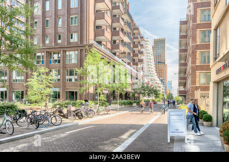 George Gershwinlaan, Amsterdam, Pays-Bas, 23/08/2019 La vie moderne, des appartements de luxe à Amsterdam Sud, quartier des affaires de Zuidas, Banque D'Images