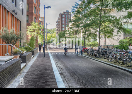 George Gershwinlaan, Amsterdam, Pays-Bas, 23/08/2019 La vie moderne, des appartements de luxe à Amsterdam Sud, quartier des affaires de Zuidas, Banque D'Images