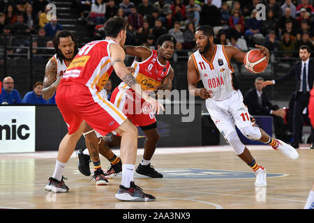 Vient la deuxième victoire consécutive pour Virtus Roma qu'au Palais des Sports de l'Eur a le meilleur sur Carpegna Prosciutti Panier Pesaro pour 92-83 à la fin d'une course équilibrée et souffert jusqu'à la fin. Virtus Roma avec des dés et avec Jefferson (influence) et Dyson (muscle) par service. (Photo par Domenico Cippitelli/Pacific Press) Banque D'Images