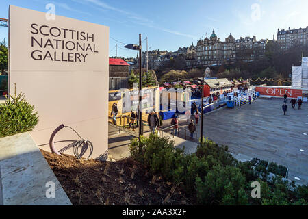 Noël d'Édimbourg en 2019 à l'Est des jardins de Princes Street Edinburgh Scotland UK avec des événements attractions manèges et marchés Banque D'Images