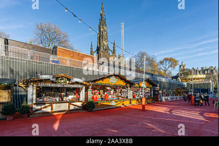 L'atelier du Père Noël à Santa Land à Edinburgh's Christmas 2019 au Jardins de Princes Street, Edinburgh Scotland UK avec des manèges et attractions markets Banque D'Images