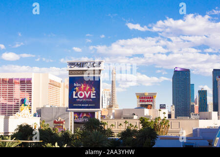 LAS VEGAS, NEVADA - 17 MAI 2017 : vue sur la ville de Las Vegas Nevada avec ciel bleu, espace copie et hôtels casino de station en vue. Banque D'Images
