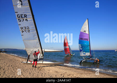 Navigation Katamaran à Niendorf / Mer Baltique, Timmendorfer Strand, Schleswig-Holstein, Allemagne Banque D'Images