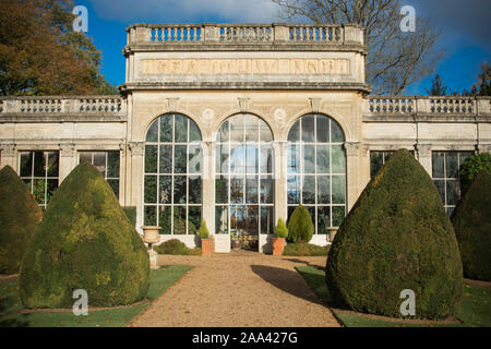 Le Northamptonshire, R.-U., le 18 novembre 2019 - les jardins d'hiver, majestueux accueil Château Ashby Midlands England, UK. Banque D'Images