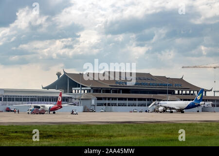 VIENTIANE, LAOS, OCT 30, 2016 debout à l'avion de l'aéroport international de Wattay, Vientiane, capitale du Laos. Banque D'Images