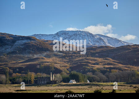 Bernera caserne, avec la première neige sur les montagnes. Glenelg, Kirkton. Banque D'Images