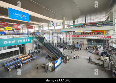 Chengdu, Chine - Octobre 01, 2017 : l'intérieur de la Shanghai railway station moderne. Banque D'Images