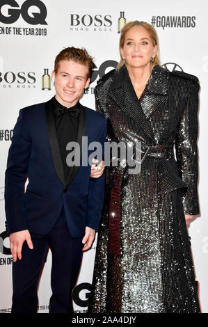 Sharon Stone et son fils Roan Joseph Bronstein participant à la 21e GQ Hommes de l'année au Komische Oper le 7 novembre 2019 à Berlin, Allemagne. Banque D'Images