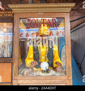 Zoltar dire de fortune d'arcade, Coney Island, Brooklyn, New York, États-Unis d'Amérique Banque D'Images