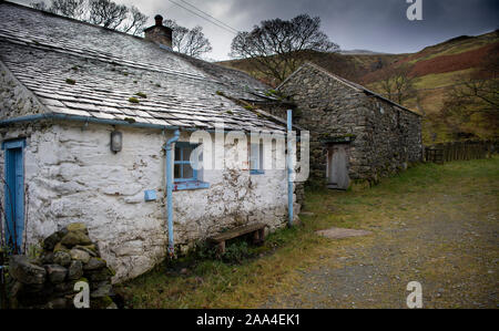 Ferme abandonnée à Dowthwaite Head dans le district de English Lake, Cumbria, Royaume-Uni. Banque D'Images