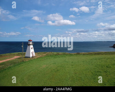 Vue aérienne du Cap Tryon Lighthouse et paysage côtier, Prince Edward Island, Maritime, Est du Canada Banque D'Images