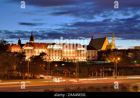 Le Château Royal (Zamek Krolewski) et la Vieille Ville (Stare Miasto) de Varsovie, Site du patrimoine mondial de l'Unesco, au-dessus de la Vistule. Pologne Banque D'Images