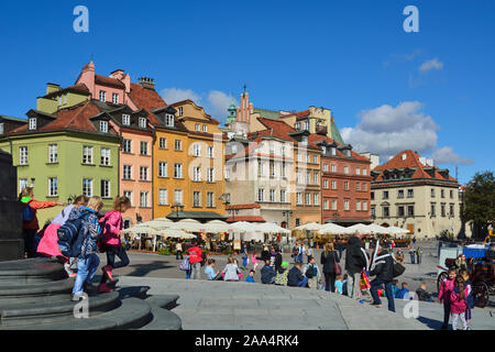 Zamkowi square, l'entrée principale de la Vieille Ville (Stare Miasto) de Varsovie, Site du patrimoine mondial de l'Unesco. Pologne Banque D'Images