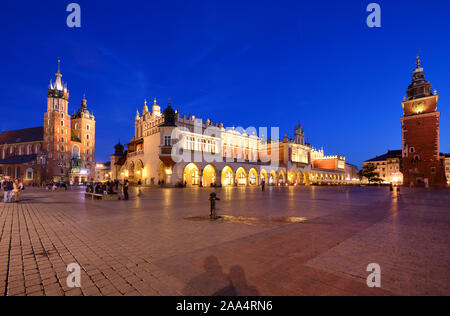 La place du marché (Rynek) de la vieille ville de Cracovie, Site du patrimoine mondial de l'Unesco. Cracovie, Pologne Banque D'Images