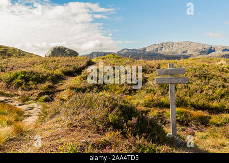 Signalisation sur le sentier de randonnée de Kjerag Kjeragbolten en Rogaland,. Banque D'Images