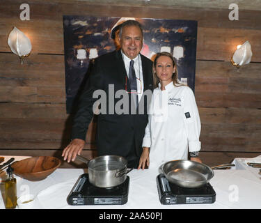 Santa Ana, Californie, USA. Le 16 novembre, 2019. Chefs Antonio & Fiorella Cagnolo à leur cuisine La cuisine Italienne & Fashion Night à Antonello Risorante à Santa Ana, Californie, le 16 novembre 2019. Credit : Sheri Determan Banque D'Images