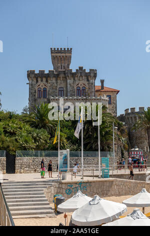 Forte da Cruz sur Praia de plage de Tamariz à estoril Portugal Le nom original était forte da Cruz de Santo António d'Assubida Banque D'Images