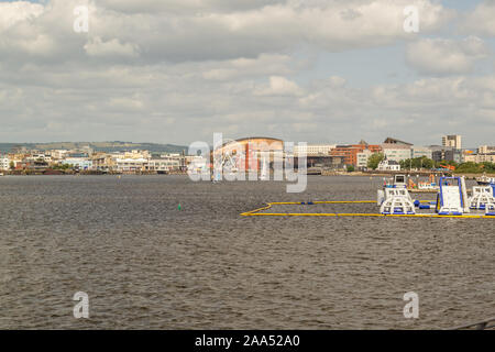 Cardiff Bay est le domaine de l'eau créé par le Barrage de Cardiff dans le sud de Cardiff, la capitale du Pays de Galles. Banque D'Images