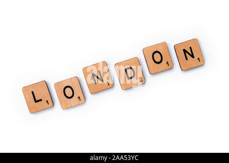 Londres, Royaume-Uni - 13 juin 2019 : Le mot LONDRES, de l'épeautre avec des lettres sur un fond blanc. Banque D'Images
