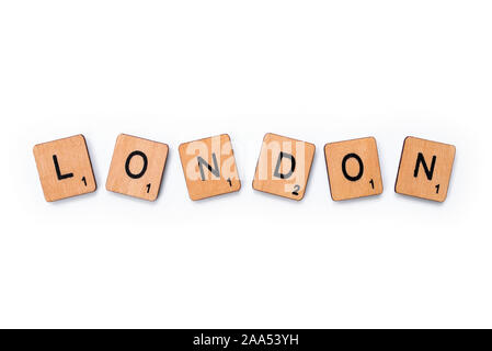 Londres, Royaume-Uni - 13 juin 2019 : Le mot LONDRES, de l'épeautre avec des lettres sur un fond blanc. Banque D'Images