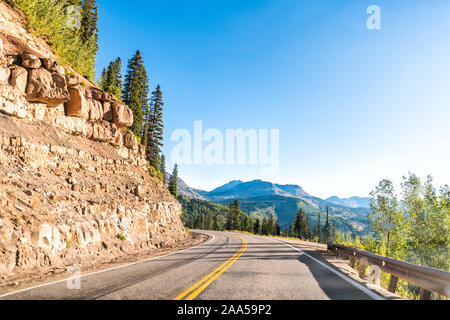 Colorado Million Dollar Highway 550 scenic road vue grand angle avec San Juan rocheuses avec vue sur le pic de Durango à Silverton Banque D'Images