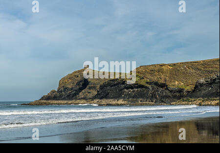 Aberiddy Beach sur la côte nord de Pembrokeshire dans le sud-ouest du pays de Galles sur un littoral rocheux spectaculaire faisant partie du sentier de la côte du Pays de Galles. Banque D'Images