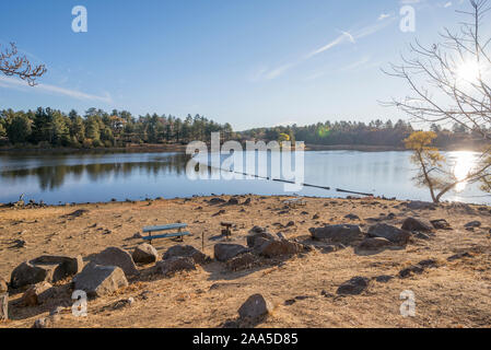 Lake Cuyamaca sur un matin d'automne. Le comté de San Diego, Californie, USA. Banque D'Images