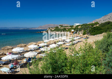 Belle journée d'été à plage de Pefkos ou Pefki sur l'île grecque de Rhodes Grèce Europe Banque D'Images