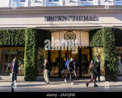 Brown Thomas, grand magasin de luxe sur Grafton Street, Dublin, Irlande. Banque D'Images